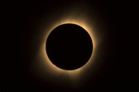 Eclipse solaire du 8 avril : visible en France, chez vous.